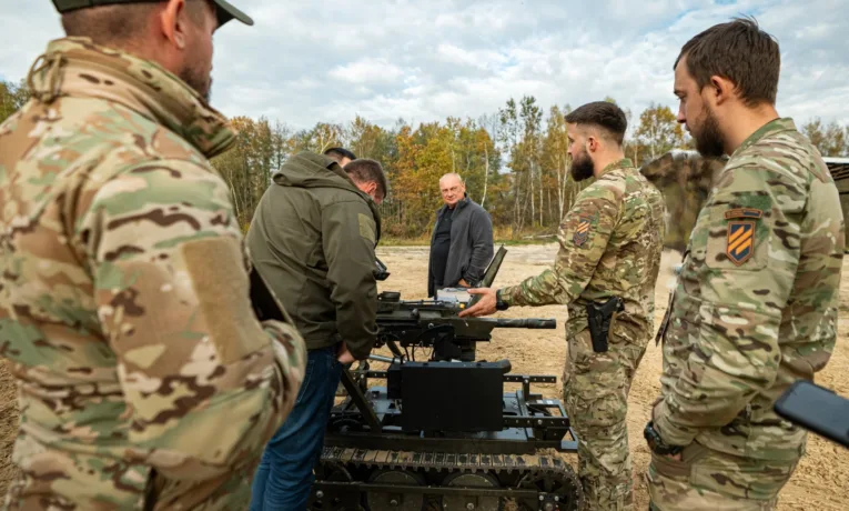 На Львівщині провели перший публічний краш-тест ударних наземних роботизованих комплексів
