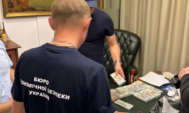 На Львівщині детективи БЕБ викрили масштабну схему контрабанди предметів розкоші через «Укрзалізницю»