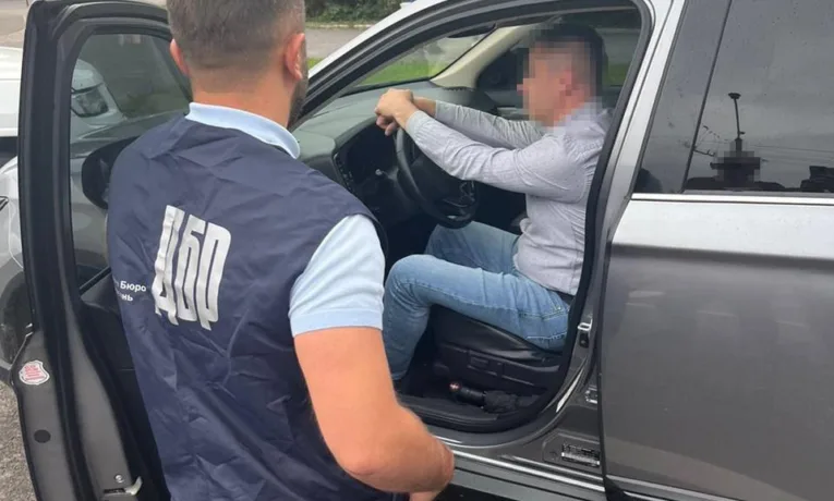 Колишнього керівника відділу державної виконавчої служби на Львівщині засуджено до 5 років ув’язнення