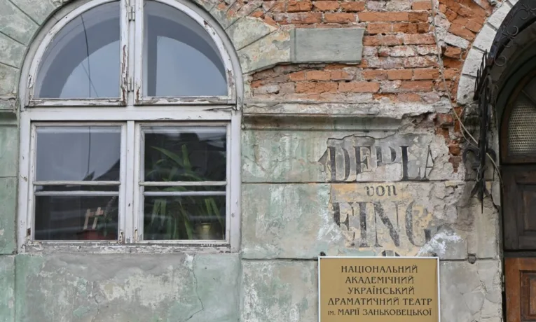 У Львові відреставрують фасад драмтеатру імені Заньковецької