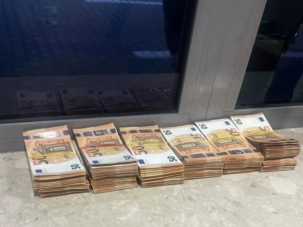 2,5 млн. гривень у дамській торбинці: Львівські митники знайшли незадекларовану валюту