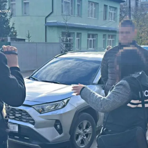 Посадовця Дрогобицької РВА підозрюють у масштабному земельному шахрайстві та використанні підроблених документів