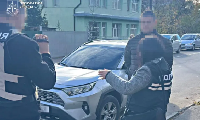 Посадовця Дрогобицької РВА підозрюють у масштабному земельному шахрайстві та використанні підроблених документів