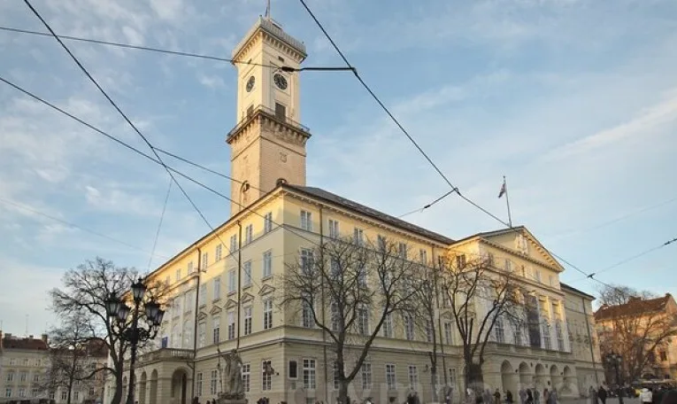 АМКУ виявив порушення у схемі облаштування платних паркінгів у Львові