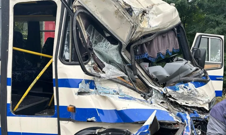 Автотроща за участі маршрутки: у Львові внаслідок ДТП постраждали 8 пасажирів автобуса