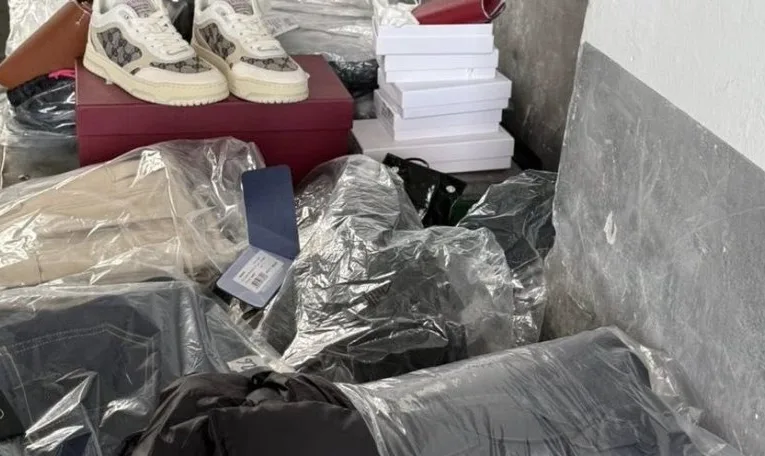 Львівські митники виявили контрабанду брендового одягу та косметики на понад мільйон гривень