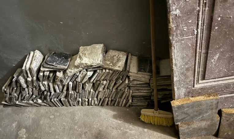 Власник піцерії у центрі Львова не зміг через суд скасувати штраф за руйнування пам’ятки