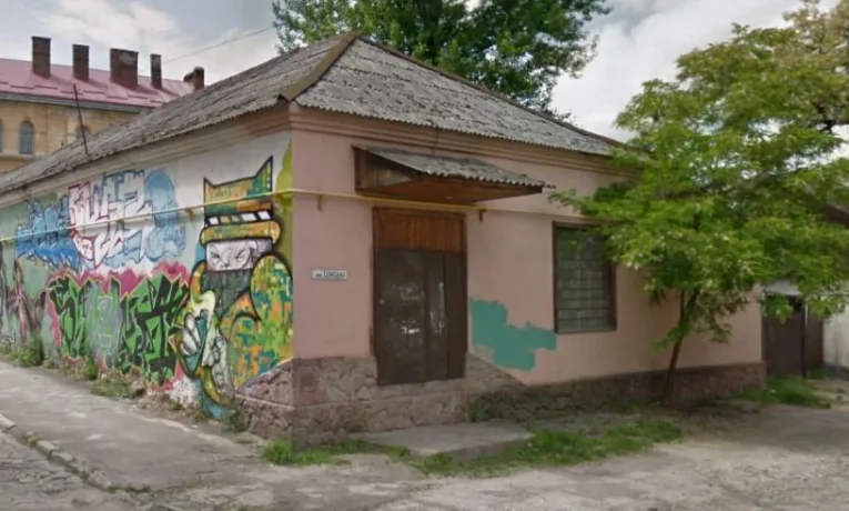 У Львові в районі Підзамче планують знести нежитлову будівлю для будівництва п’ятиповерхівки