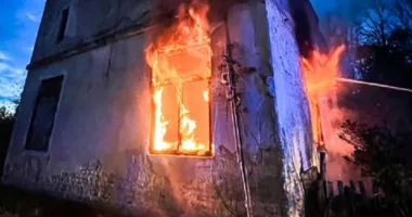 У Моршині рятувальники витягли з палаючої квартири 89‑річну жінку