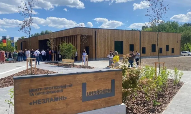 У Львові на реконструкцію території між вул. Віри, Надії, Любові та протезною майстернею центру UNBROKEN виділили понад 57 млн грн