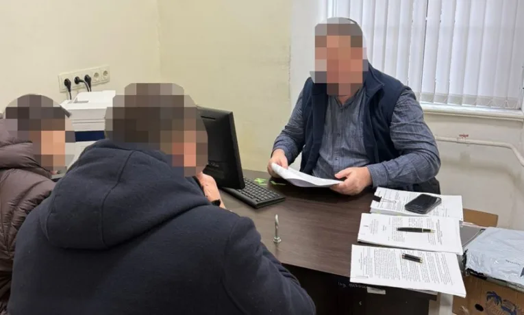 Правоохоронці викрили схему на понад 10 млн грн на закупівлі генераторів для військових на Львівщині