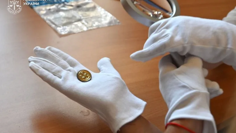 Мешканця Борислава судитимуть за спробу продати на аукціоні брошку V століття