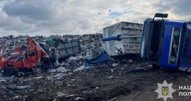 На сміттєзвалищі у Стрию зіткнулися дві вантажівки