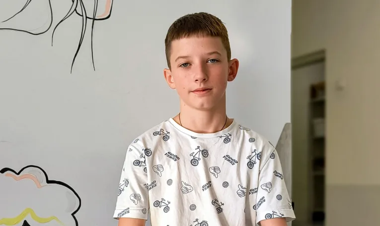 Львівські медики за 6 хвилин випалили пухлину кістки 13-річному волонтеру та сину захисника