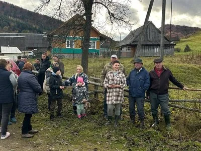 “Ми відірвані від світу”: у гірському селі на Львівщині автобус курсує до першого снігу