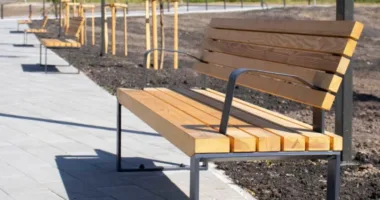 Заступник мера Львова пропонує бізнесам подарувати місту лавки по 25 тисяч гривень