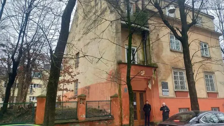 Суд відмовив Львівській міськраді у скасуванні приватизації онкополіклініки на Єфремова