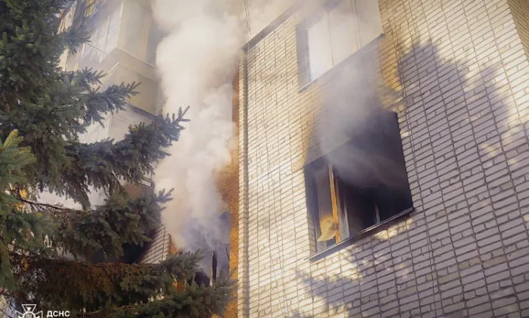 11 врятованих, 5 з яких діти: рятувальники ліквідували пожежу у Львові