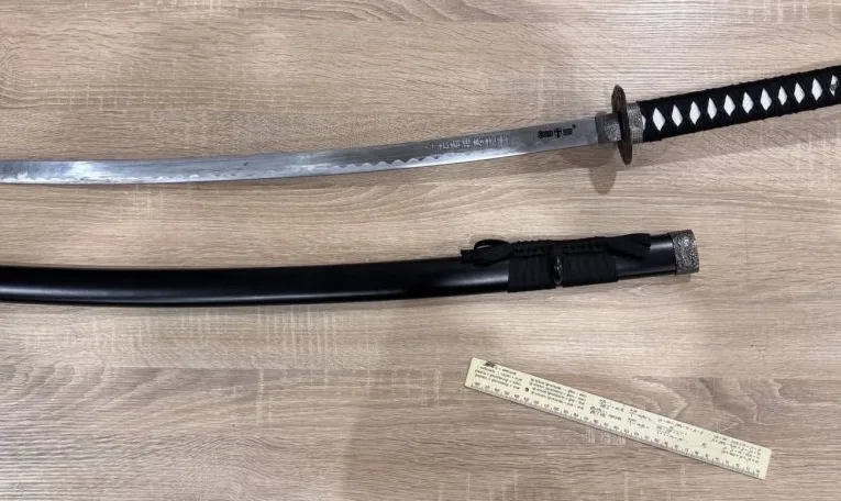 Українка намагалася провезти через кордон на Львівщині меч