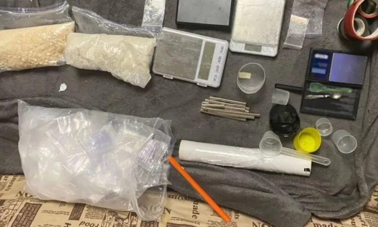 У Львові засудили на вісім років жінку та двох чоловіків за збут наркотиків та психотропів