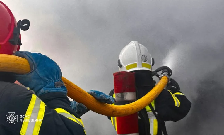 Рятувальники врятували з пожежі 12 львів’ян
