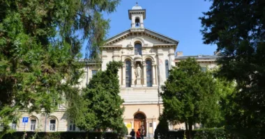 У Львові вдруге за рік реставрують головний корпус психлікарні — підрядником знову стала компанія “Вельт Капітал”