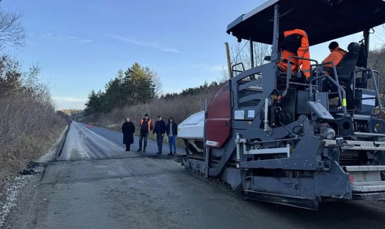 На Львівщині заасфальтували дорогу за 16 млн грн