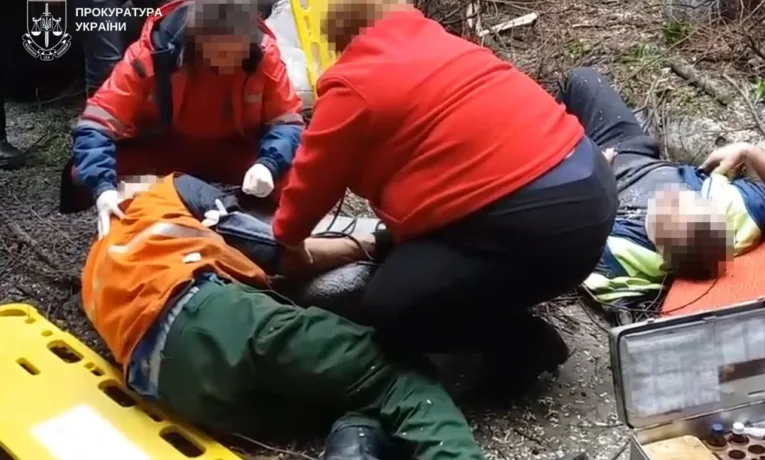 На Львівщині двоє робітників впали з висоти 8 метрів: підозру повідомили відповідальним за безпеку