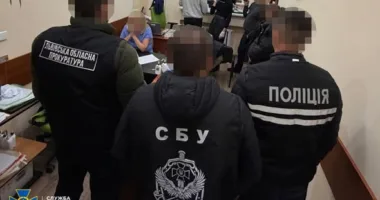 У Львові лікарку медкомісії викрили на хабарі: за 2 тисячі доларів «гарантувала» продовження інвалідності