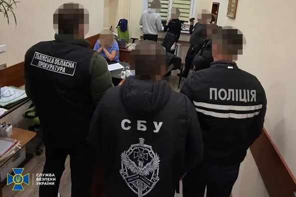 У Львові лікарку медкомісії викрили на хабарі: за 2 тисячі доларів «гарантувала» продовження інвалідності