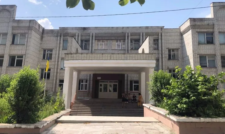 У Львові на подвір’ї школи сталася стрілянина між батьками: поранено одного чоловіка