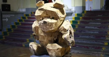 У Львівській політехніці відкрили виставку «Гліптотека», що поєднує давні скульптури та сучасне мистецтво