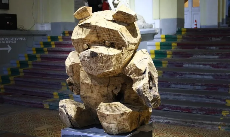 У Львівській політехніці відкрили виставку «Гліптотека», що поєднує давні скульптури та сучасне мистецтво