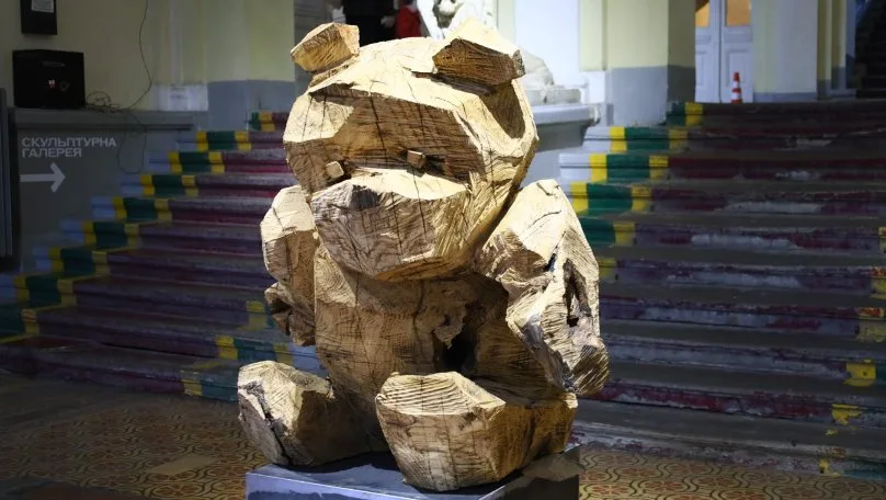 У Львівській політехніці відкрили виставку «Гліптотека», що поєднує давні скульптури та сучасне мистецтво