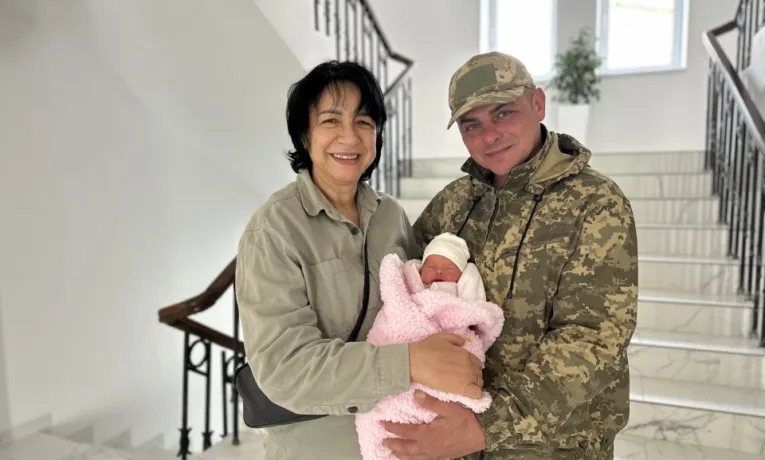 У Львові 51-річна захисниця народила здорову доньку після служби на фронті