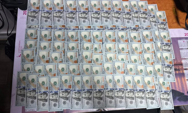 Львівські митники викрили жительку Прикарпаття, яка намагалася перевезти за кордон незадекларовану готівку