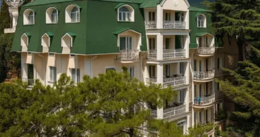 Платив податки рф та фінансував росгвардію: у Львові судитимуть співвласника кримського готелю