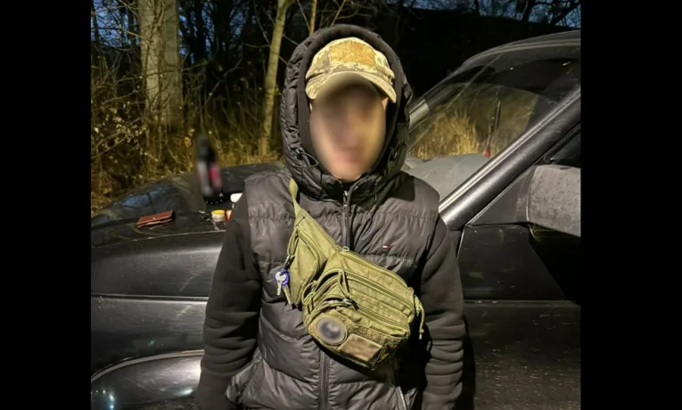 Поліцейські затримали двох ділків за підозрою у збуті психотропів у Львові