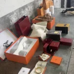 Cartier, Hermès і Louis Vuitton: львівські митники зупинили спробу незаконного переміщення брендових товарів
