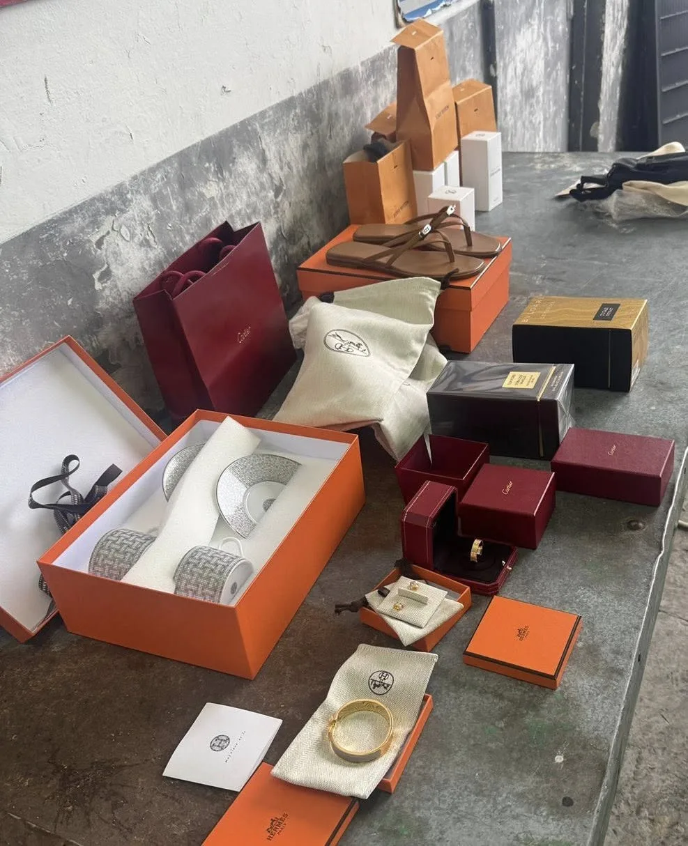 Cartier, Hermès і Louis Vuitton: львівські митники зупинили спробу незаконного переміщення брендових товарів