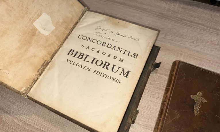 Старовинні книги та зброя: Львівська митниця передала до музеїв культурні цінності