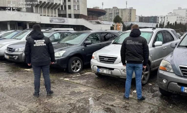 На Львівщині викрили схему продажу авто, ввезених як гуманітарна допомога для ЗСУ