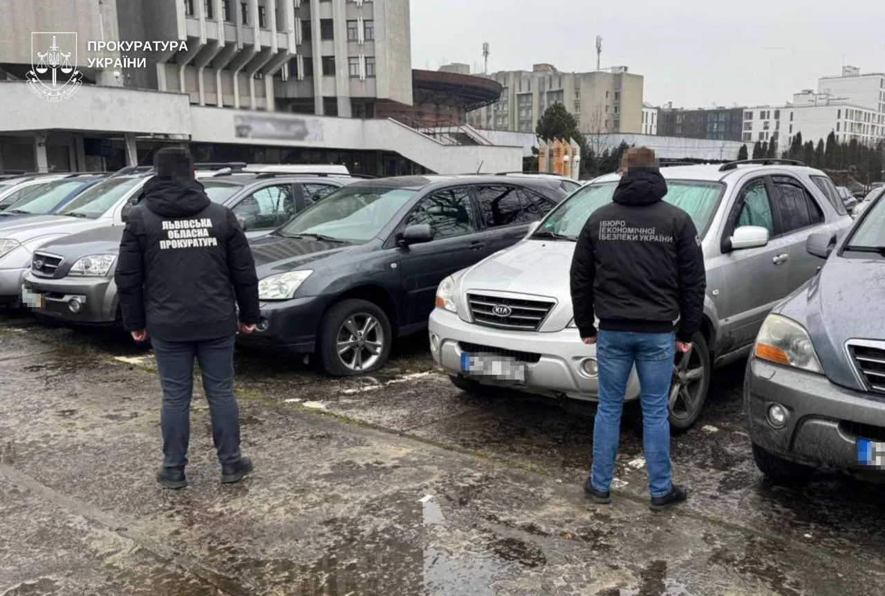 На Львівщині викрили схему продажу авто, ввезених як гуманітарна допомога для ЗСУ