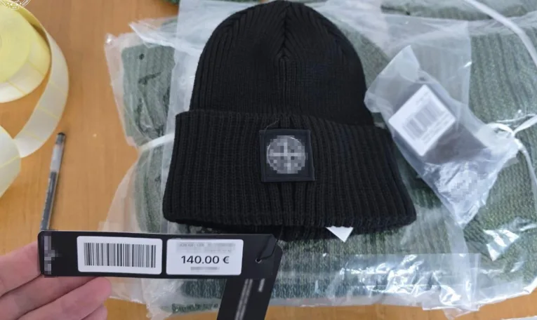 На Львівщині викрили підпільне виробництво одягу під виглядом преміумбрендів