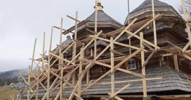У карпатському селі на Стрийщині почали реставрувати бойківську дерев’яну церкву