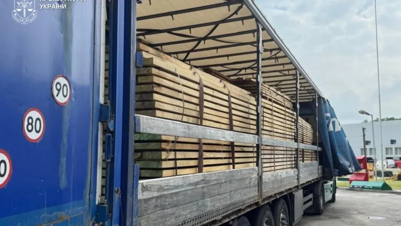 Підприємця із Зимноводівської громади підозрюють у спробі контрабанди дубових лісоматеріалів до Польщі