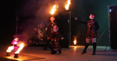 Фаєр-шоу, світлові інсталяції та розважальна програма: новорічні свята у Парку ліхтарів