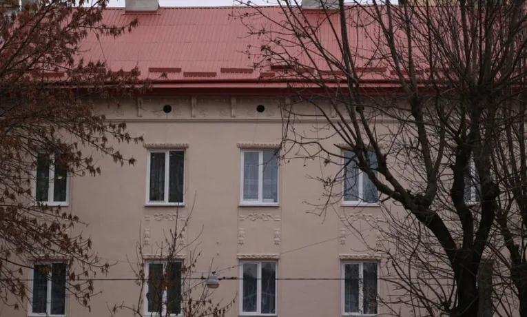У Львові завершують відновлення будинків у Залізничному районі після обстрілів