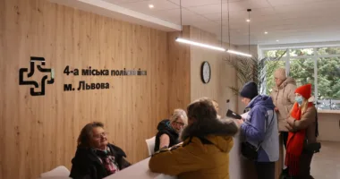 У Львові дві поліклініки отримали апарати фототерапії для лікування псоріазу і дерматозів