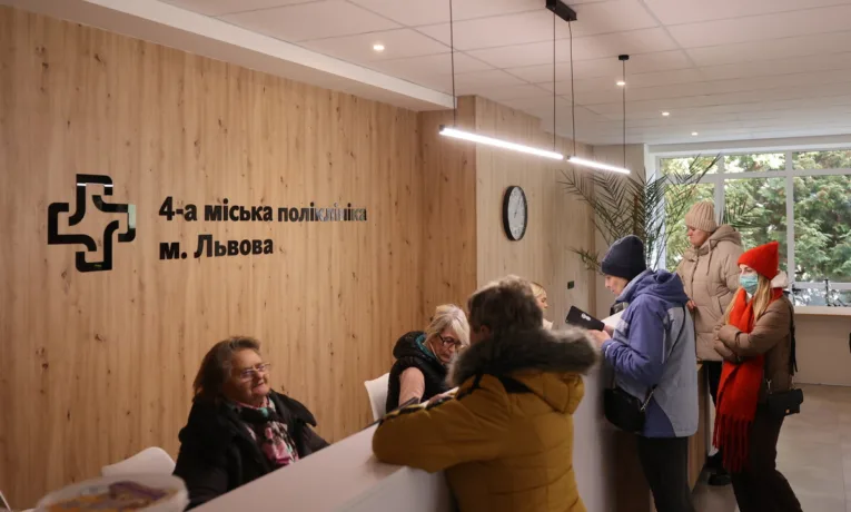 У Львові дві поліклініки отримали апарати фототерапії для лікування псоріазу і дерматозів